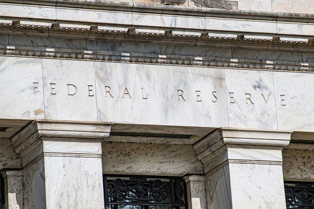 Detalle de la fachada del edificio de la Reserva Federal de Estados Unidos.