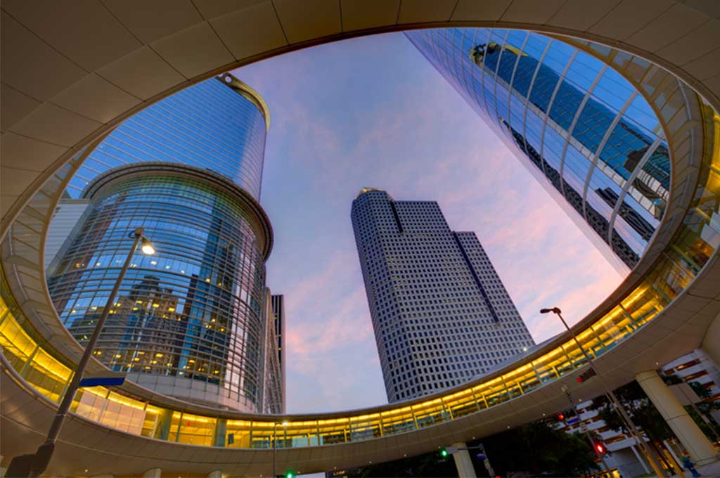 Vista de edificios en el centro de Houston, Texas.